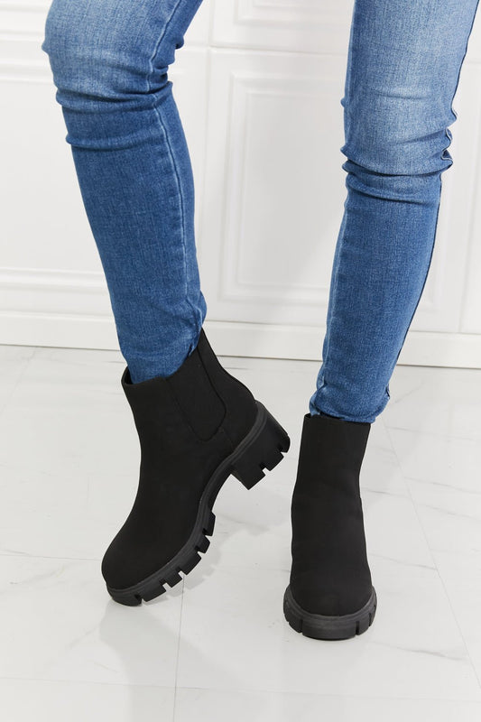 Chelsea Boots in Black - Tangerine Goddess